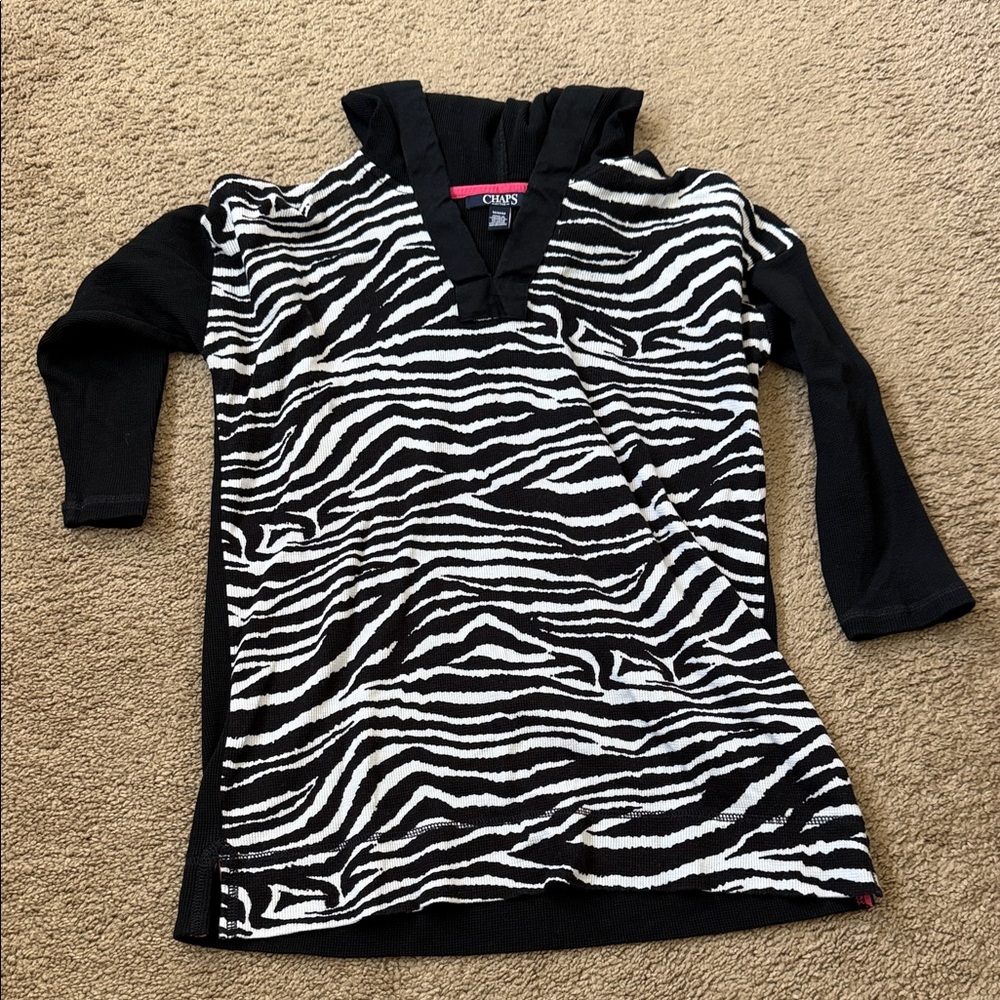 Chaps Active Black and White Zebra Top with Hoodie Size Medium